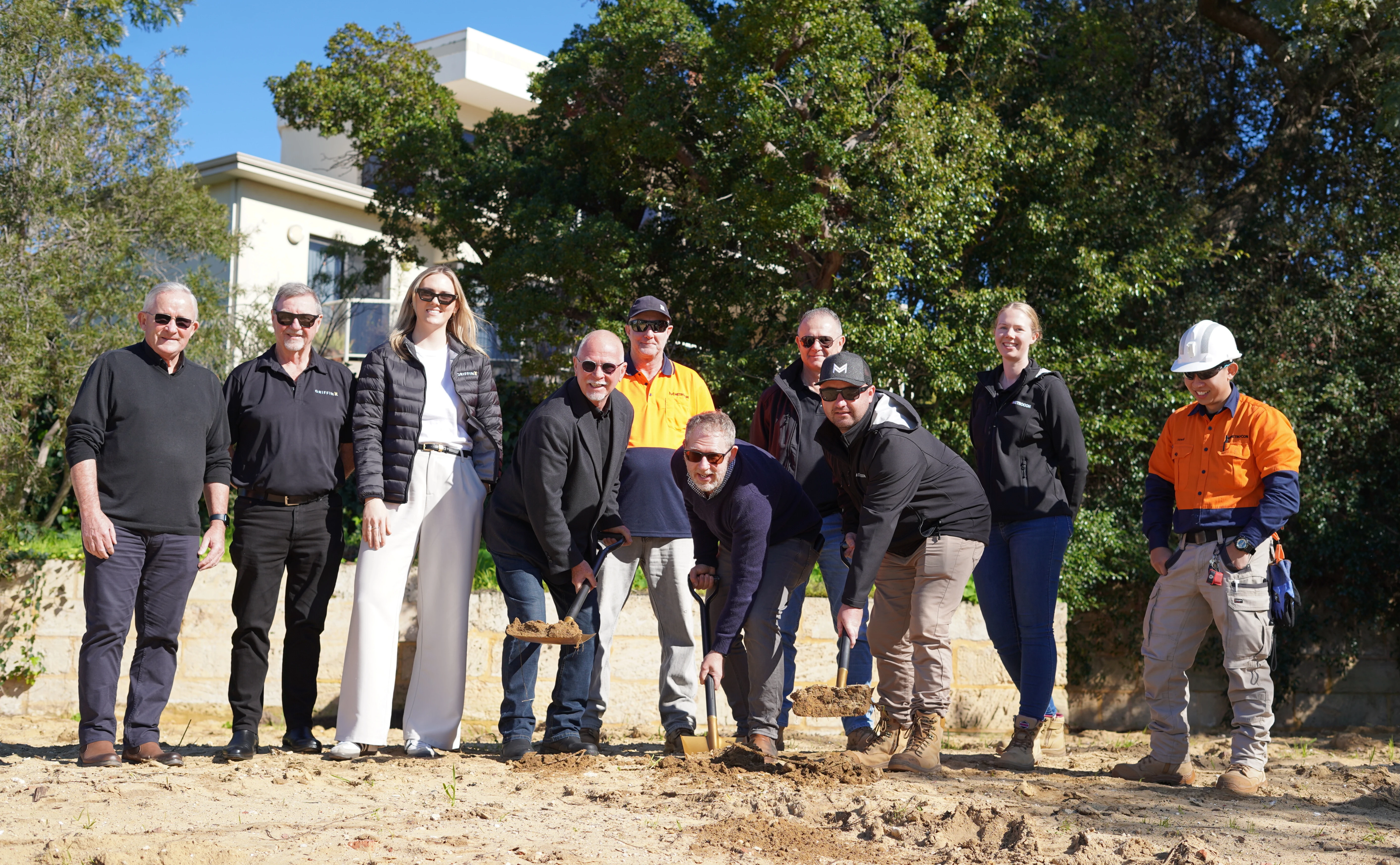 Metrocon has officially broken ground on Nouveau Nedlands, marking the start of construction with a soil-turning ceremony celebrated alongside our partners Griffin Group and maarch*. This bespoke Art Deco-inspired development will deliver 17 residences across seven levels to the iconic Broadway in Nedlands.